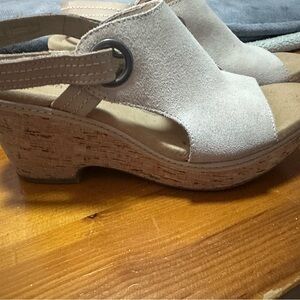 Clarks Giselle Sea Tan Ankle Strap Heels Womens Size 6 1/2